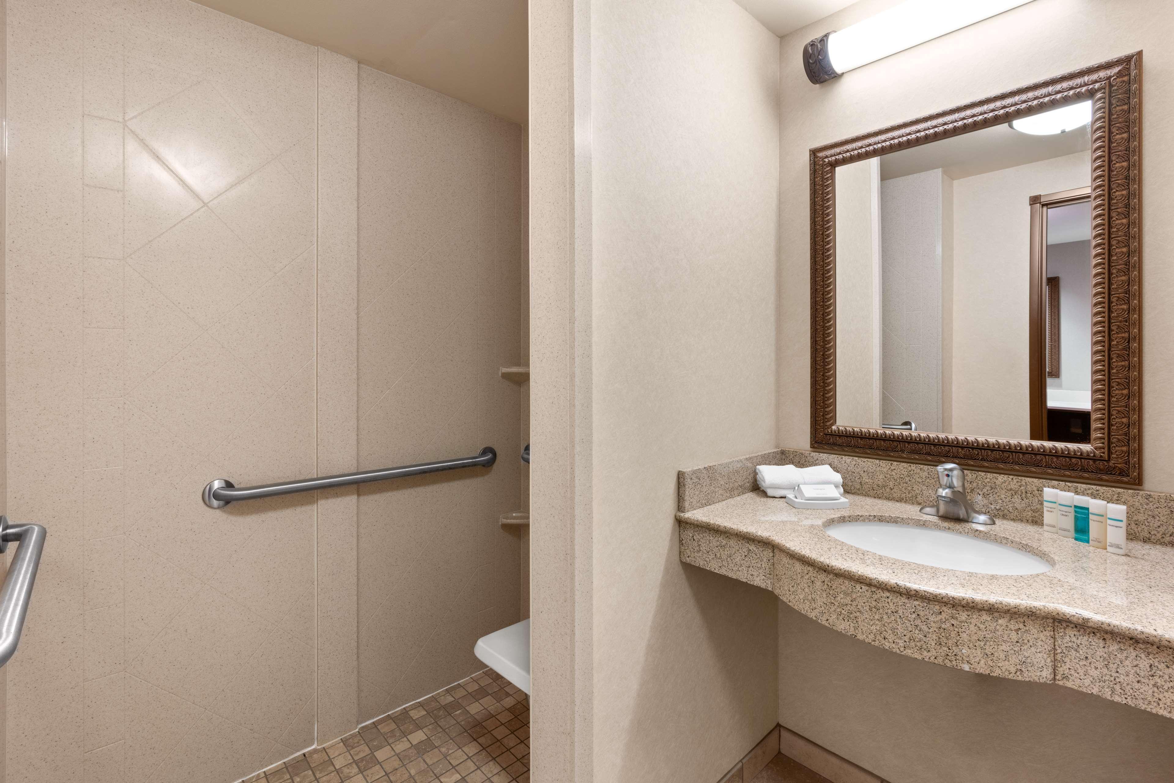 Hampton Inn & Suites Burlington Dış mekan fotoğraf