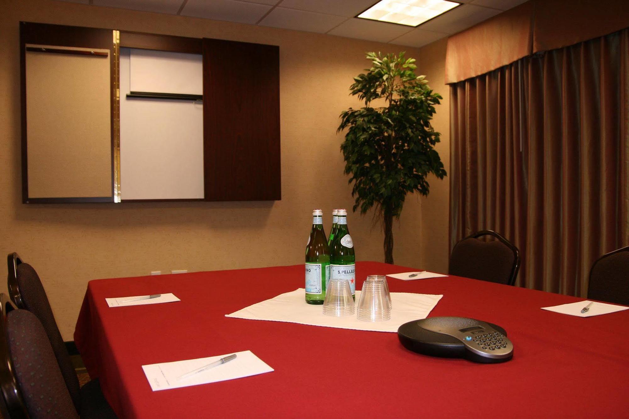 Hampton Inn & Suites Burlington Konforlar fotoğraf